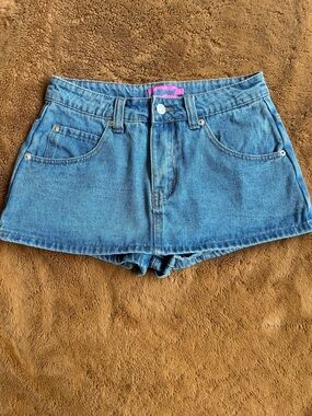 Edikted Blue Denim Jean Shorts with Classic Five-Pocket Styling
